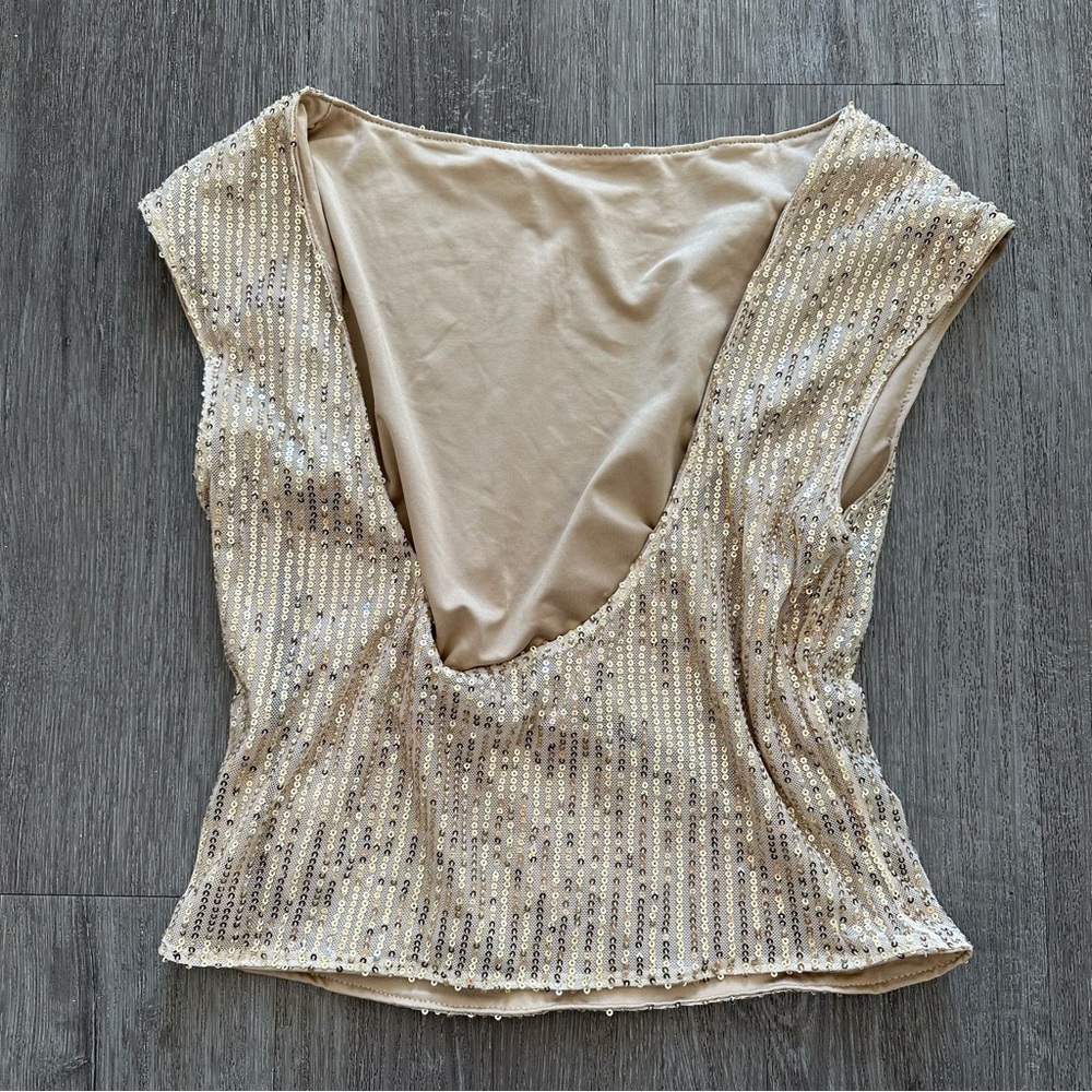 LIKE NEW Sequin Open Back Top - Picture 3 of 3